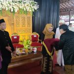 Tradisi Penyerahan Abon Abon Minyak Jamas dari Keraton Surakarta ke Kasepuhan Kadilangu