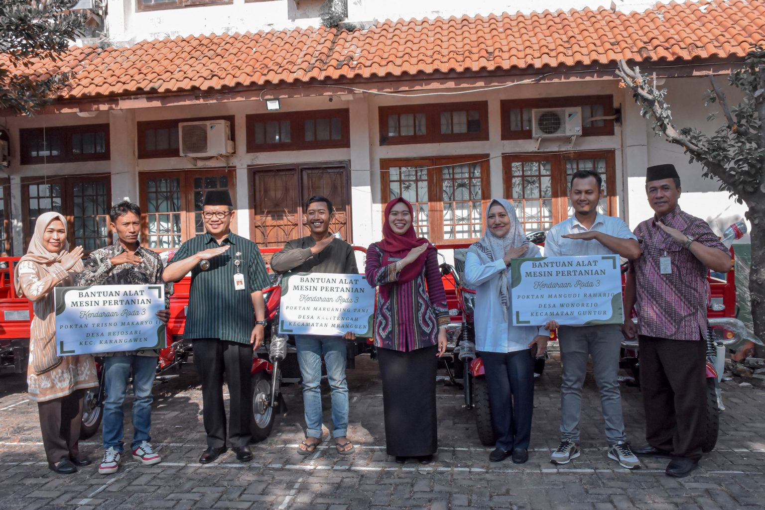 Kelompok Tani di Demak dapat Bantuan Puluhan Mesin Pertanian