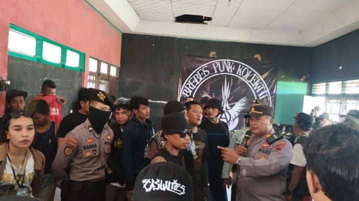 Dikeluhkan Masyarakat, Polisi Bubarkan Kegiatan Komunitas Punk Di Brebes