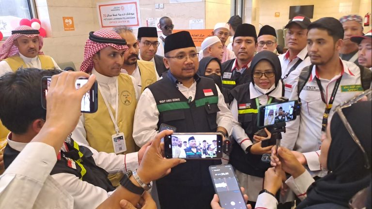 Dibagi di Debarkasi, Jemaah Haji Tahun Ini Dapat 10 Liter Zam zam
