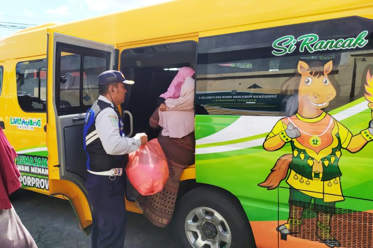 Kondisi Berangsur Aman, Warga Terdampak Lahar Dingin Semeru Pulang ke Rumahnya
