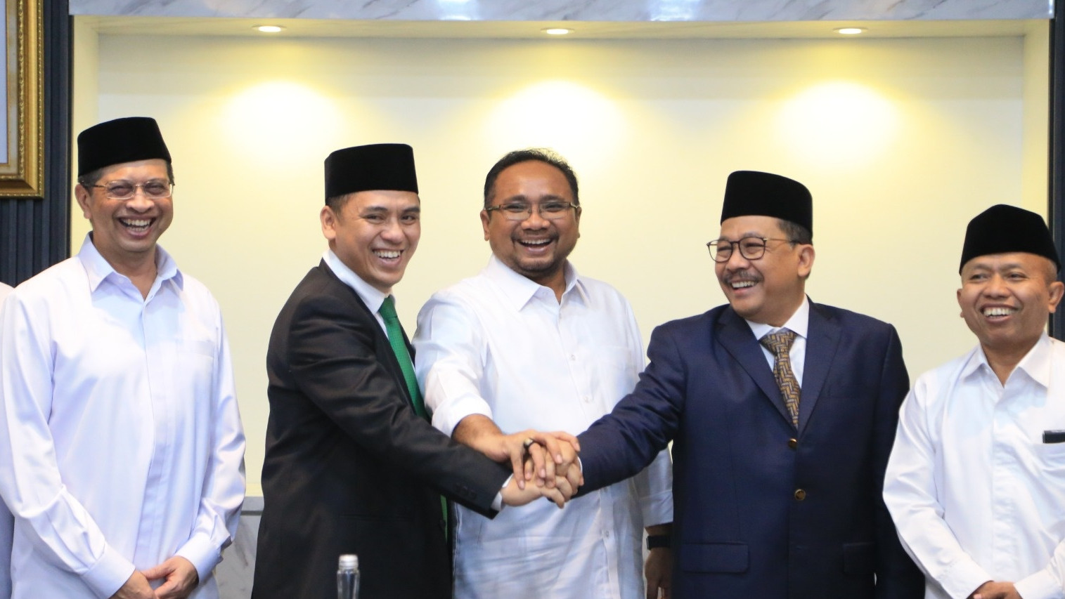 Menag saat serah terima jabatan (sertijab) Wakil Menteri Agama dari Zainut Tauhid Sa';adi kepada Saiful Rahmat Dasuki