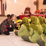 Bupati Mengajar, Pj. Bupati Ajak Siswi Gunakan Hak Pilih, dan Rutin Konsumsi Tablet Penambah Darah