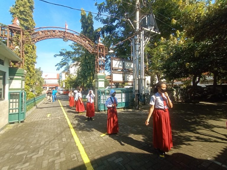 Disdik Kota Semarang Instruksikan Sekolahan Tidak Mewajibkan Orangtua Beli Seragam di Sekolah