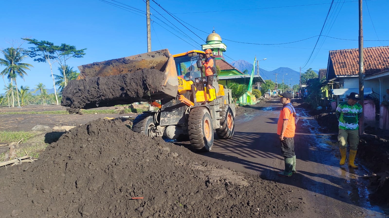 Pembersihan Sisa Material Lahar Dingin Semeru Difokuskan di Desa Nguter Lumajang