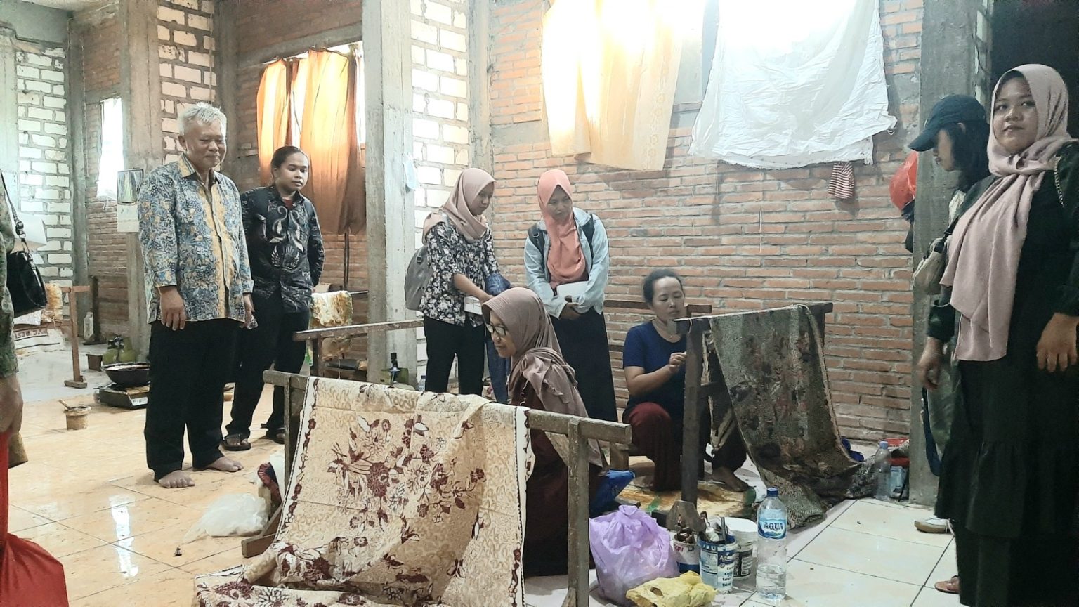 Belasan Pemuda Magelang Belajar Batik Tulis di Pusaka Beruang Lasem