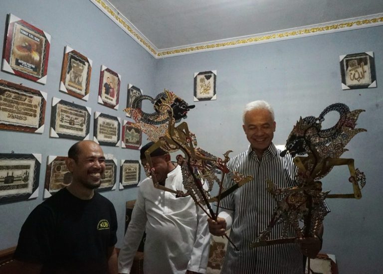 Ganjar Siap Fasilitasi Perajin Lukis Kulit di Sukoharjo Buka Kembali Keran Ekspor