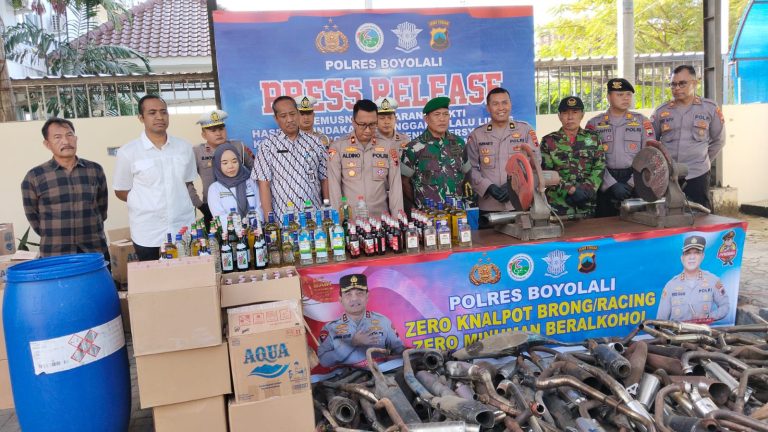 Polres Boyolali Musnahkan Ratusan Knalpot Brong dan Ribuan Liter Miras