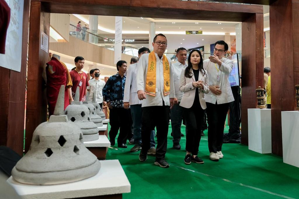 Wamenparekraf: Wisata Religi dan Wisata Budaya Promosikan Kebhinekaan Indonesia
