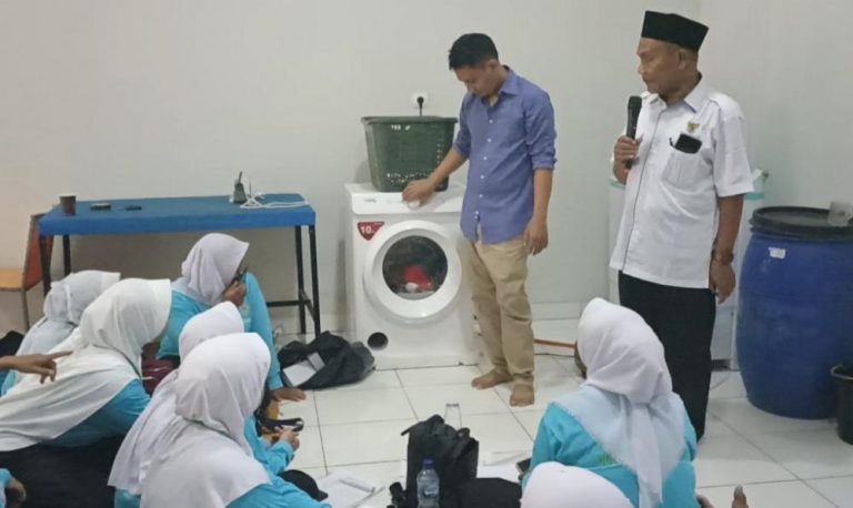 Peluang Bisnis Laundry, Baznas Beri 24 Paket Mesin Cuci dan Setrika ke 24 Peserta Pelatihan