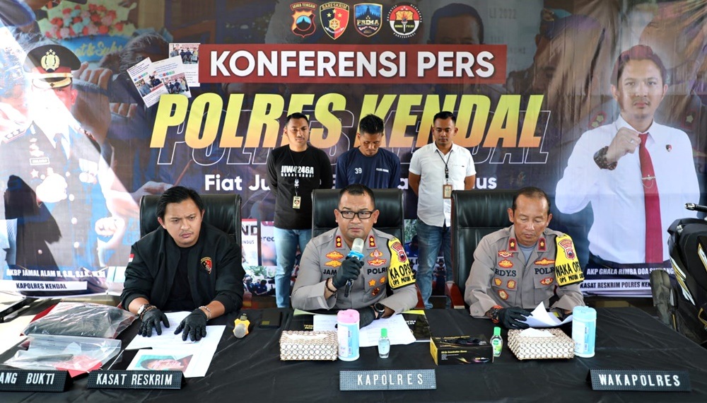 Kapolres Kendal AKBP Jamal Alam memimpin konferensi pers ungkap kasus pembunuhan di Mapolres Kendal, Jumat (14/07) siang.