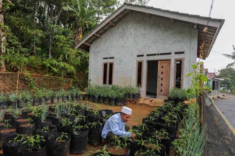 Dibantu Pemprov Jateng, Kisah Para Keluarga yang Tinggal Berdesakan, Kini Punya Rumah