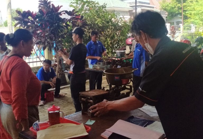 Belanja di Pasar Tradisional, Pembeli Dijamin Pasti Timbangannya