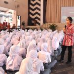 Pj Bupati Mengajar, Gencarkan Aksi Kancing Merah di Kalangan Pelajar