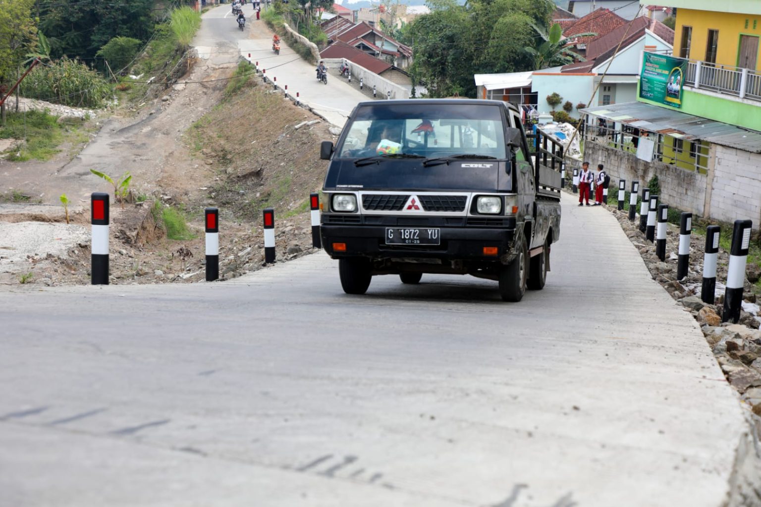 Pemprov Perbaiki Jalan Rusak Akibat Longsor di Sirampog Brebes, Warga Kembali Bisa Melintas