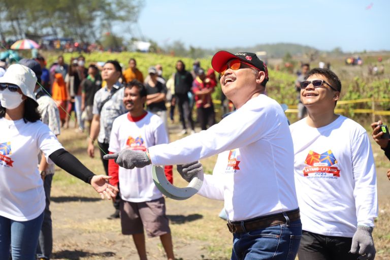 Diikuti Peserta dari Mancanegara, Festival Layang-layang 2023 di Pantai Ketawang