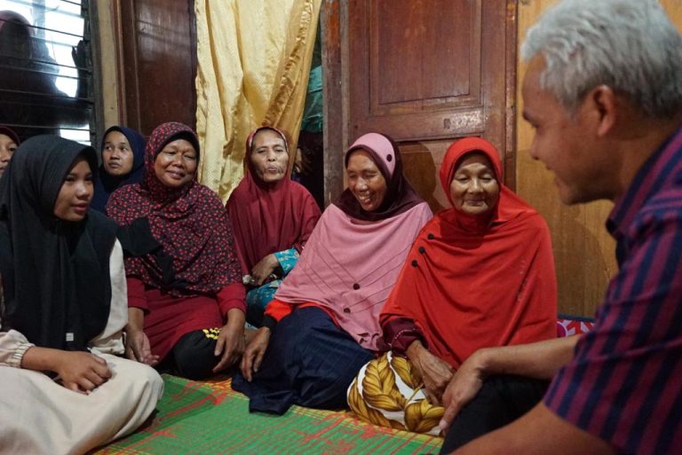 Tinjau Desa Miskin Ekstrem di Banjarnegara, Gubernur Dorong Siswa Tak Putus Sekolah