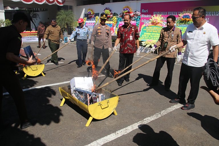 Kejari Blora Musnahkan Barang Bukti Perkara yang Sudah Inkrah