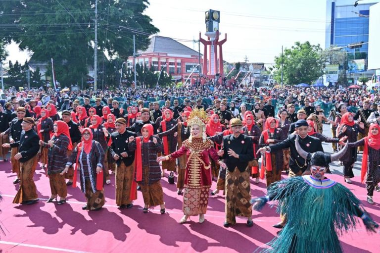 Hari Lahir Kabupaten Sukoharjo ke-77, Bupati dan Wakil Menari ‘Tari Kebo Kinul’