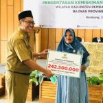 Puluhan Mustahik di Rembang dan Blora Terima Bantuan Modal Usaha dari Baznas Jateng