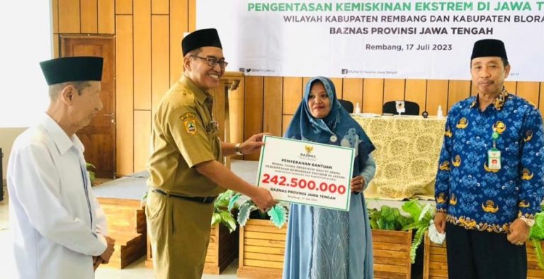 Puluhan Mustahik di Rembang dan Blora Terima Bantuan Modal Usaha dari Baznas Jateng