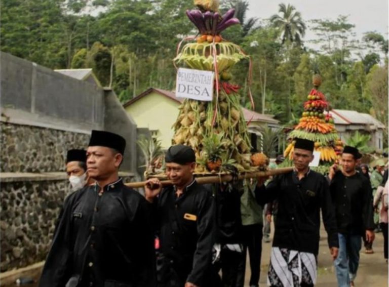 Hindari Bala’, Warga Silurah Langgengkan Perayaan Nyadran Gunung