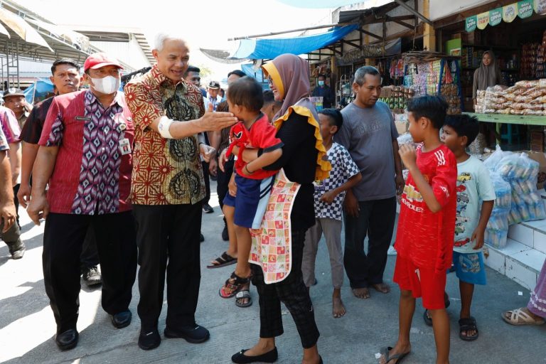 Cek Revitalisasi Pasar Wonopolo, Ganjar Tekankan Jaga Kebersihan 