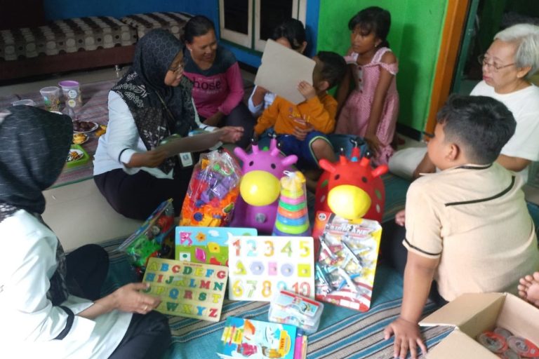 Kemensos Dampingi Anak dan Keluarga Ibu yang Meninggal Sambil Memeluk Bayi