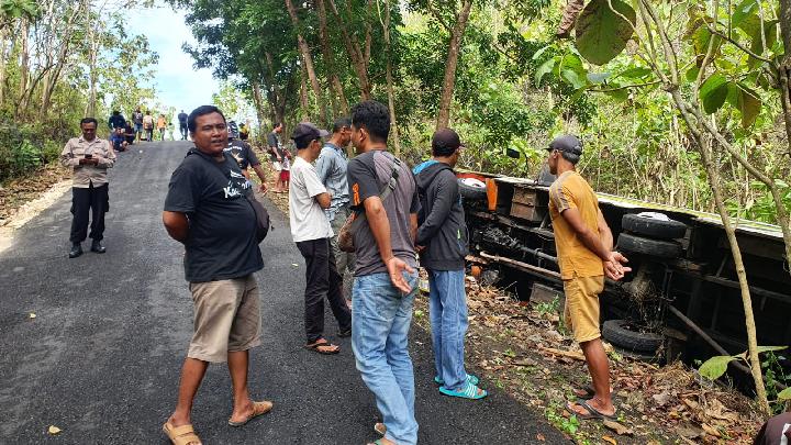 Bus Wisatawan Sleman Terguling, Puluhan Penumpang Selamat