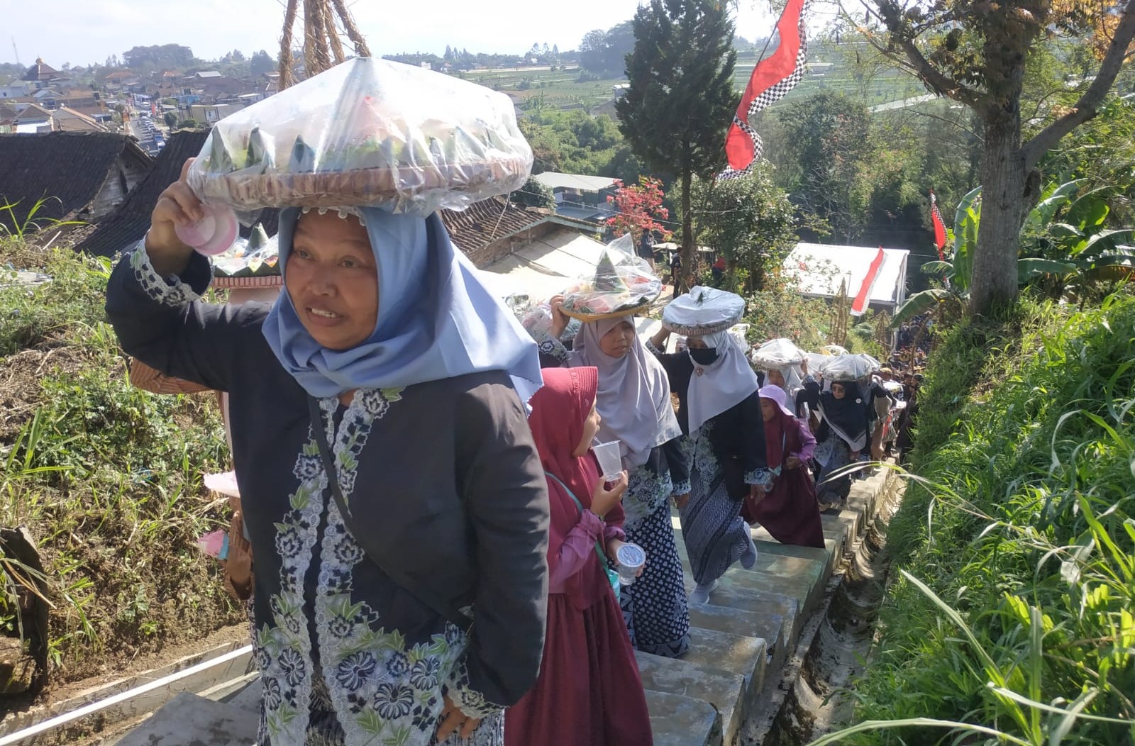 Sambut 1 Muharam Warga Lereng Merbabu Gelar Kirab 1000 Tumpeng