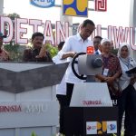 Presiden Jokowi meresmikan Sodetan Kali Ciliwung ke KBT, di Inlet Sodetan Ciliwung, Jakarta, Senin (31/07).