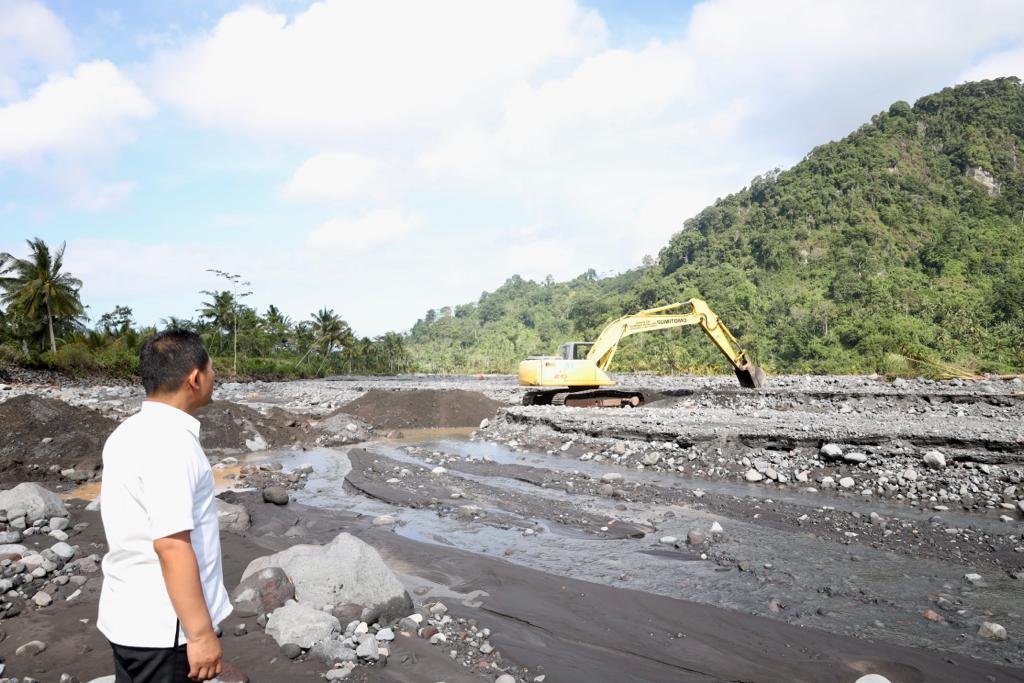 Tanggul Bronjong Darurat di Desa Purorejo Lumajang Dibangun untuk Pindahkan Aliran Sungai