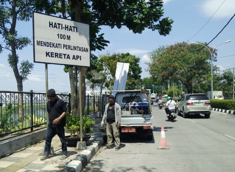 Dinas Perhubungan Pasang Delapan Rambu Tambahan di Jalan Madukoro