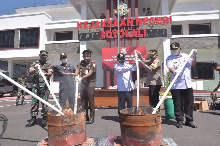 Kejaksaan Negeri Boyolali Musnahkan Barang Bukti yang Telah Punya Kekuatan Hukum Tetap