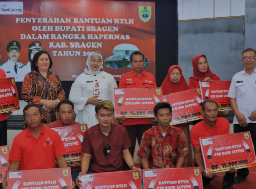Tekan Angka RTLH, Pemkab Salurkan Bantuan Kepada 100 Warga Kurang Mampu