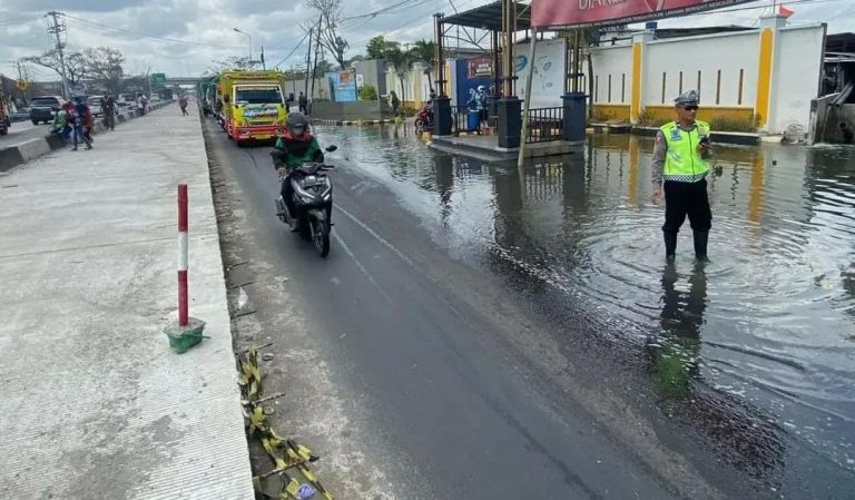 Pengguna Jalan Harus Ekstra Sabar Menuju ke Semarang, Bisa Melewati Jalur Alternatif