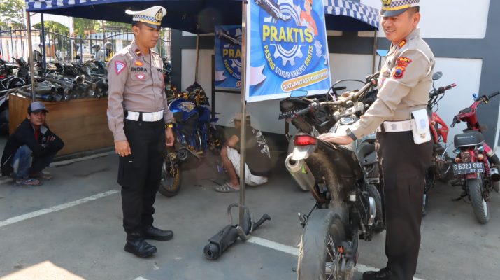 Wujudkan Zero Knalpot Brong, Sat Lantas Polres Brebes Layani Pasang Knalpot Standar Gratis