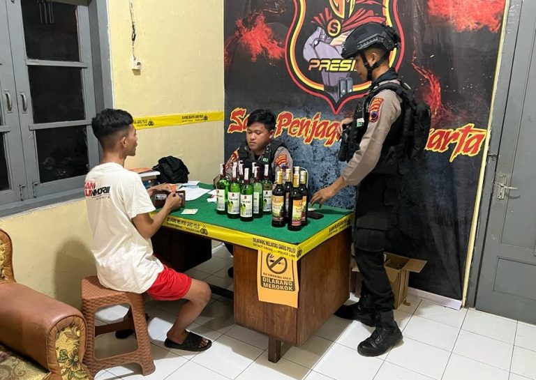 Tim Sparta Polresta Surakarta Gagalkan Transaksi Miras di Jalan Bhayangkara