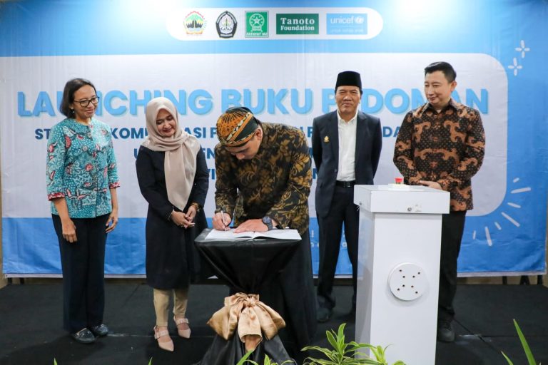 Luncurkan Buku Strakom Pencegahan Stunting, Wagub: Kita Harus Keroyokan