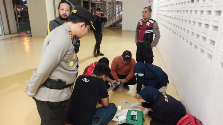Polresta Surakarta Lakukan Tes Urine Secara Acak Suporter yang Saksikan Laga Bola di Manahan