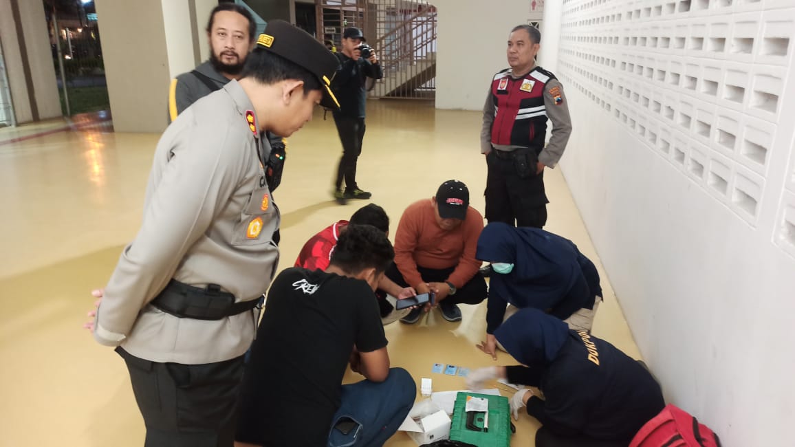 Polresta Surakarta Lakukan Tes Urine Secara Acak Suporter yang Saksikan Laga Bola di Manahan
