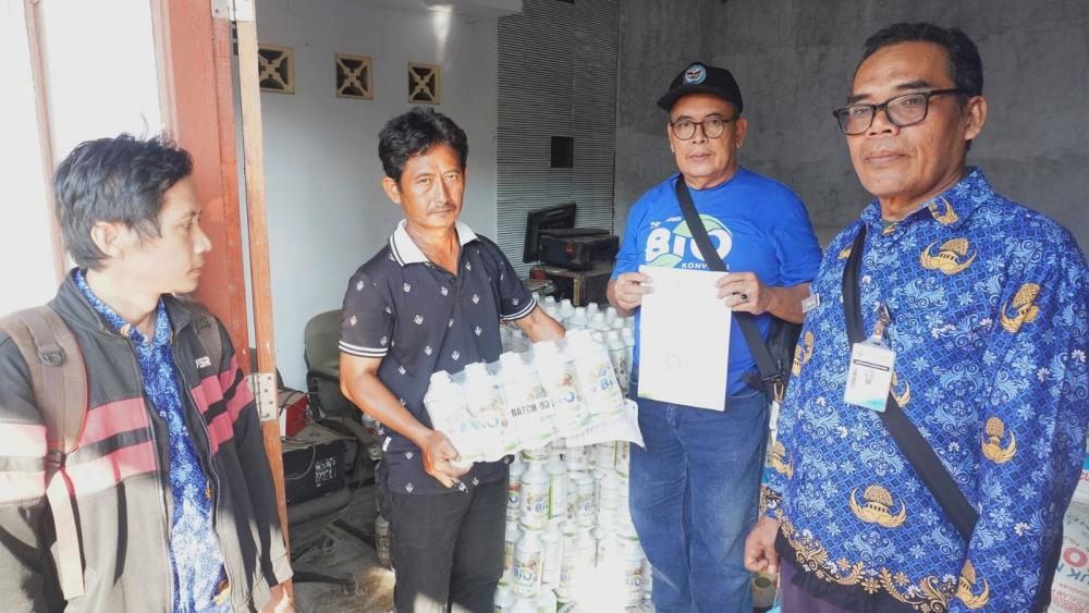 Ratusan Kelompok Tani Terima Bantuan Pupuk Cair Organik