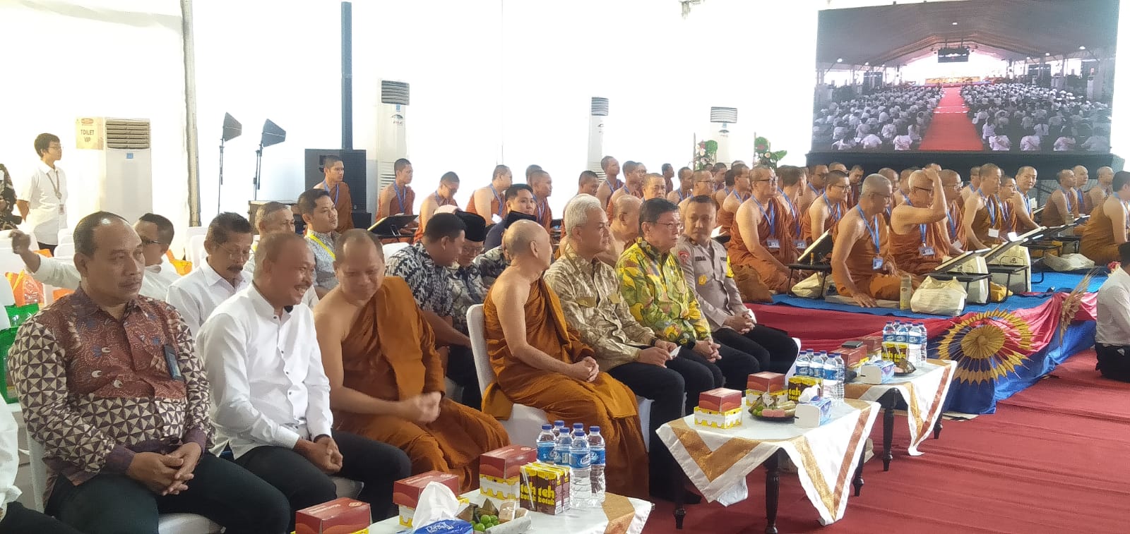 Ribuan umat Buddha ikuti Indonesia Tipitaka Chanting (ITC) dan Asalha Mahapuja 2567/2023 di Taman Lumbini Komplek Candi Borobudur.
