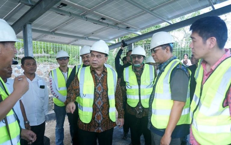 Tinjau BTS Desa Buwun Mas, Menkominfo Targetkan Berfungsi Sebelum 17 Agustus 2023