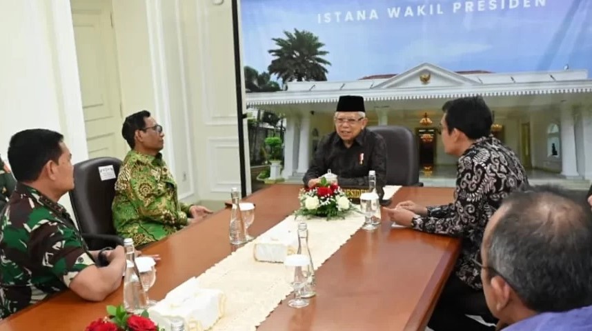 Bertemu Menkopolhukam dan Panglima TNI, Wapres Terima Laporan Penyelesaian Polemik Al-Zaytun(Foto: Dok BPMI Setwapres)