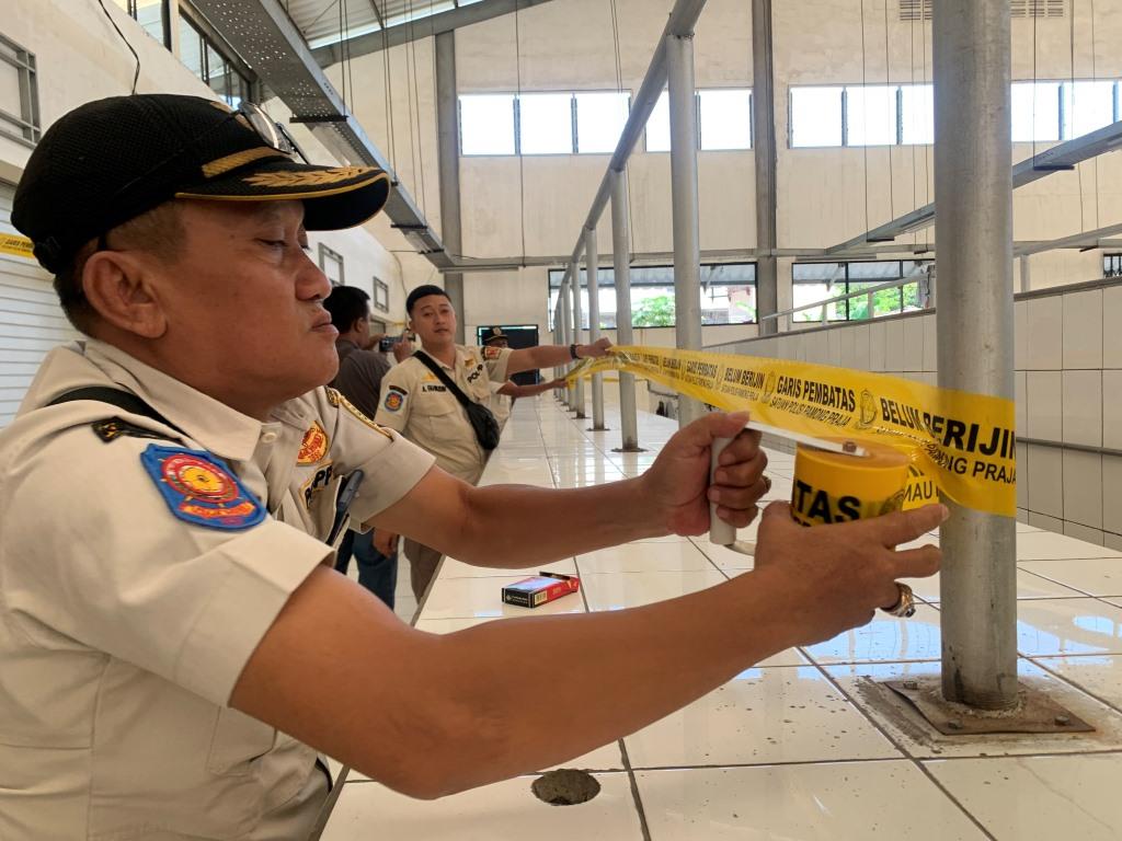 Satpol PP Kota Semarang Segel 220 Los dan Kios Pasar Banyumanik