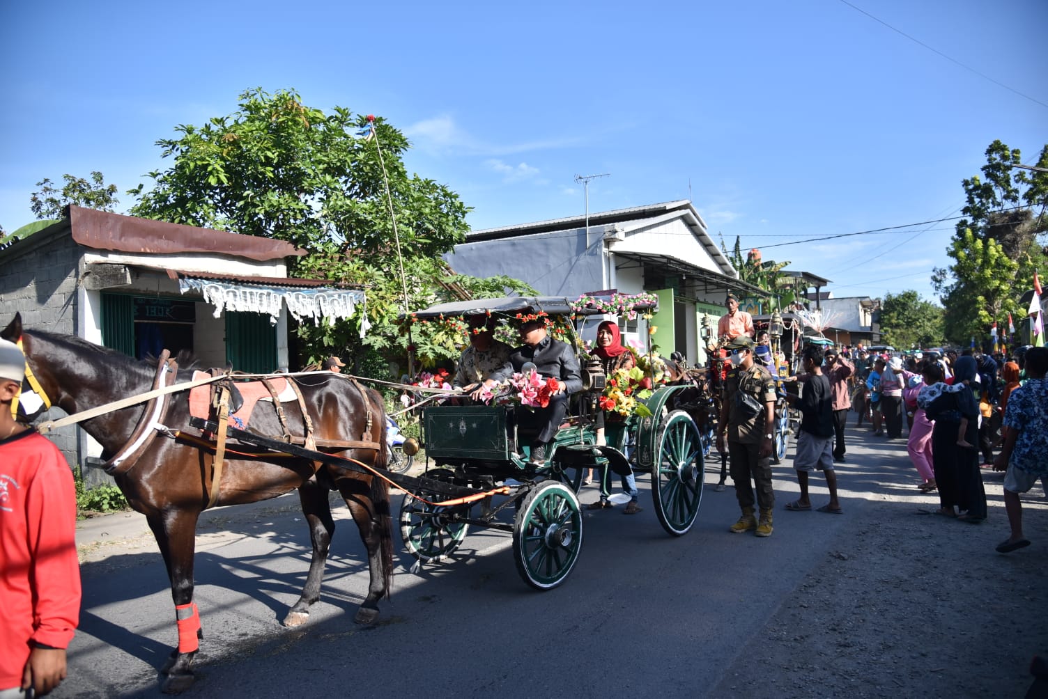 Padepokan SM Mbah Suman Gelar Kirab Pusaka dan Budaya, Tebar Uang Receh Rp15 Juta