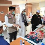 Anggota Timwas Haji DPR RI Ade Rezki Pratama saat melihat langsung kondisi jemaah haji Indonesia di sela-sela mengunjungi Klinik Kesehatan Haji Indonesia (KKHI) di Makkah, Arab Saudi.