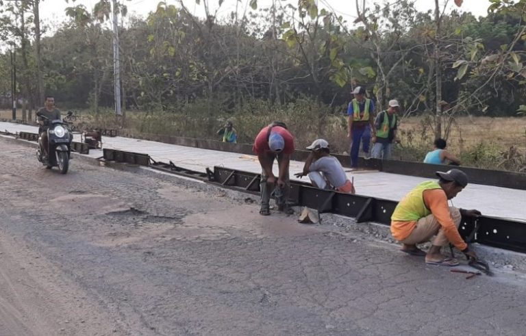 Tingkatkan Kualitas Jalan, Pemkab Rembang Bangun Jalan Beton Clangapan – Pamotan