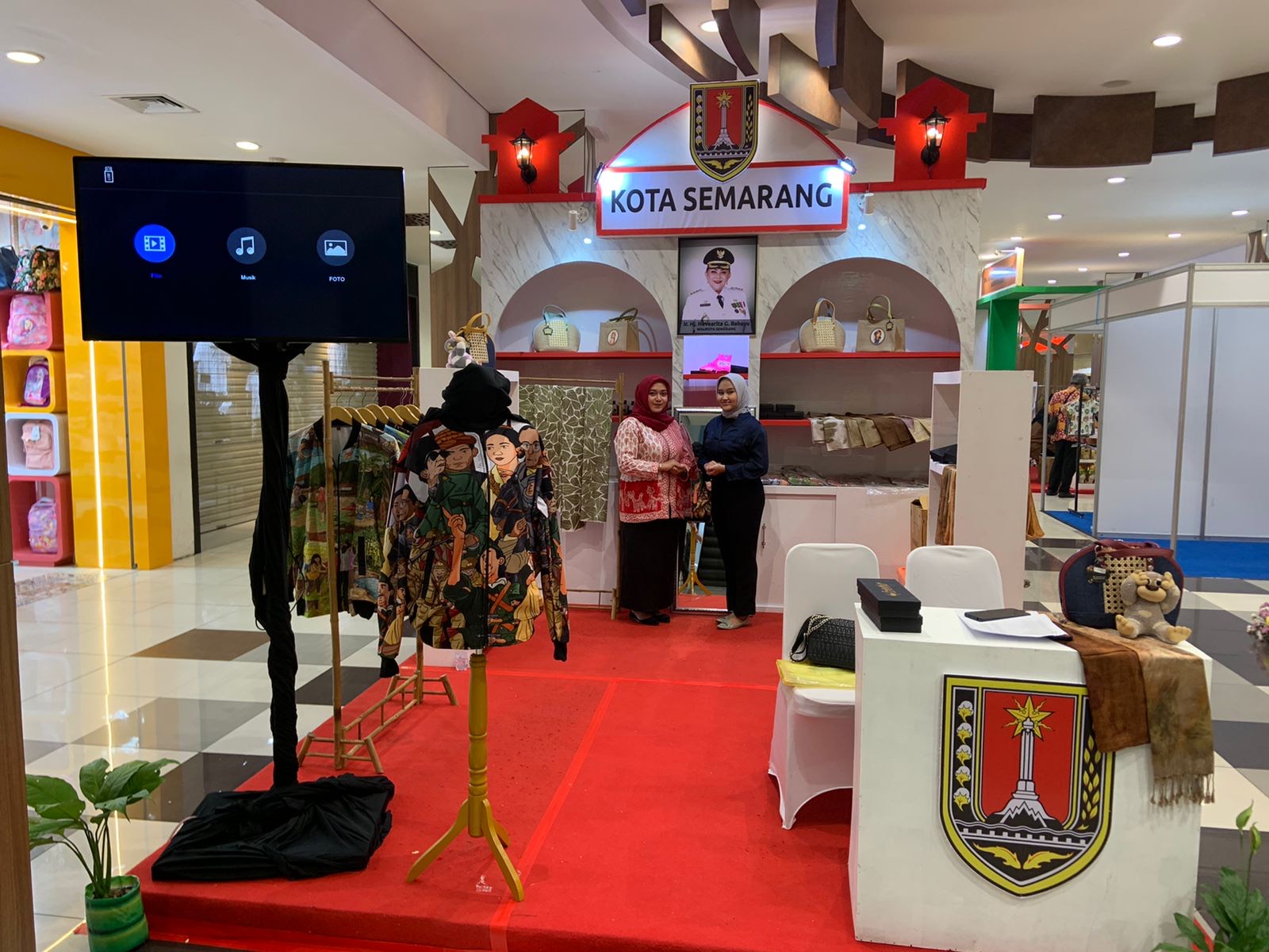 Dinas Perdagangan Raih Juara Pertama Stand UMKM Terbaik se Indonesia